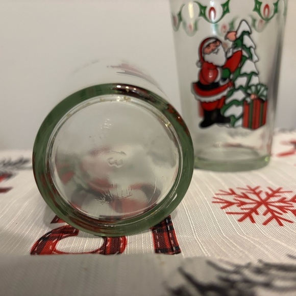 Vintage Santa Christmas Glasses Set 8oz juice milk cups set of 2 EUC - Picture 4 of 4